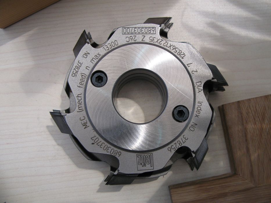 機械手（shǒu）激光切割機切割產品樣品（pǐn）圖