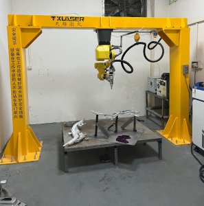 2000瓦龍門（mén）三維機械手激光（guāng）切割機